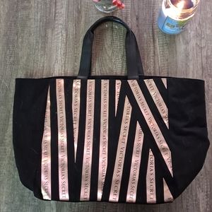 Beautiful rose gold striped design 👛